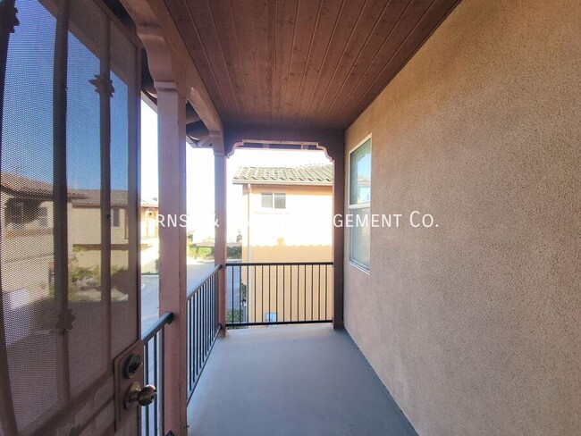 Building Photo - Beautiful 3 Bedroom 2.5 Bath Modern Home i...