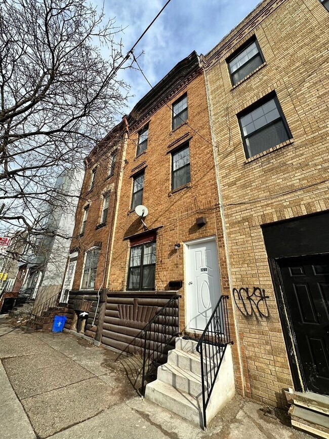 Primary Photo - 1709 S 22nd St