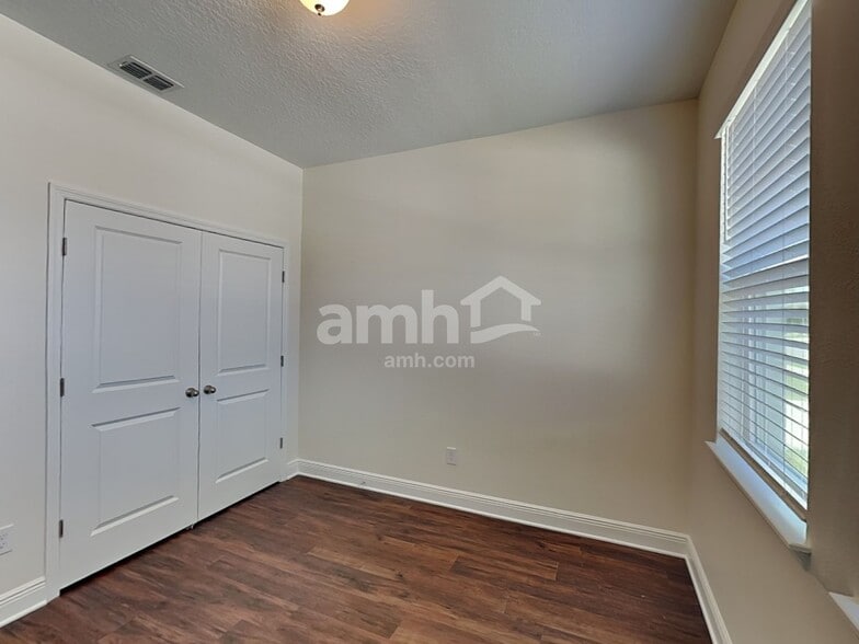 Building Photo - 935 Heavenly Dr