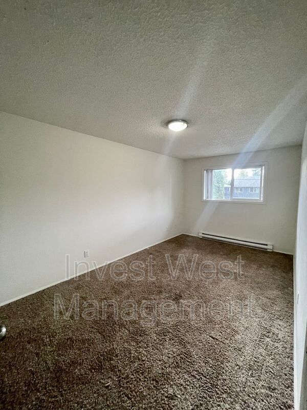 Building Photo - 1960 33 Avenue