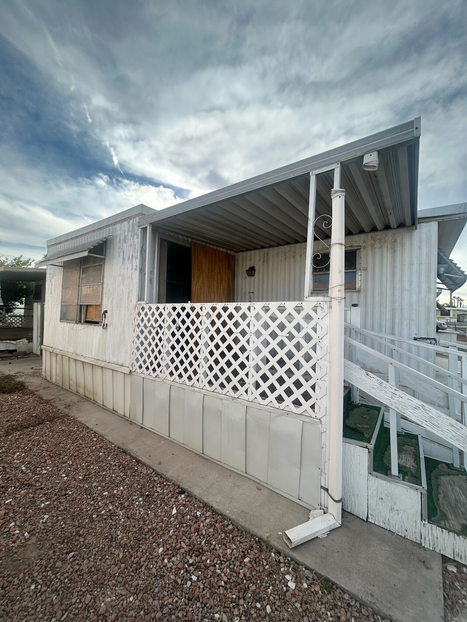 Building Photo - 3601 E Wyoming Ave