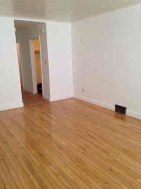 Building Photo - 202-204 E 4th St
