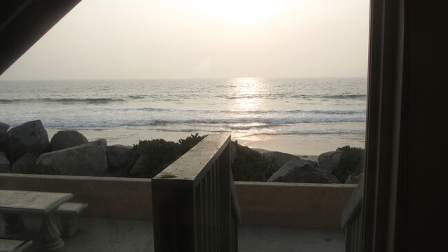 Building Photo - FOR SALE/ OCEAN FRONT/ $825K