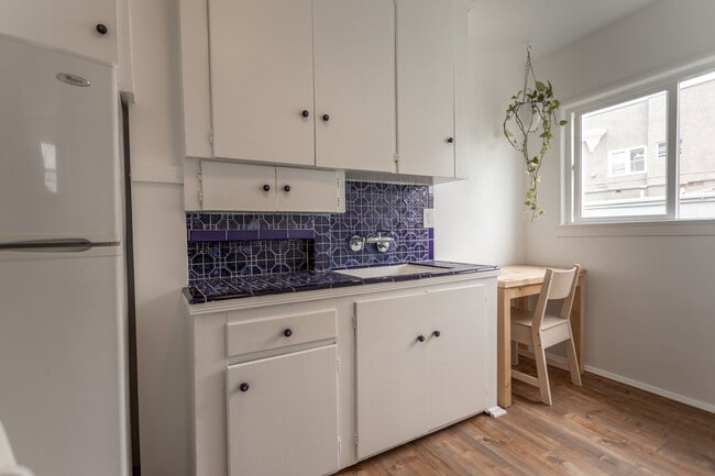 Building Photo - 18 Breeze Ave