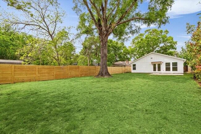 Building Photo - 9319 Carousel Ln