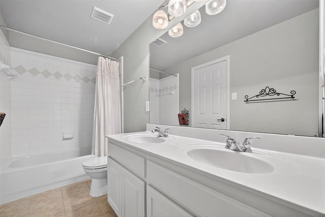Building Photo - 404 Creekside Dr