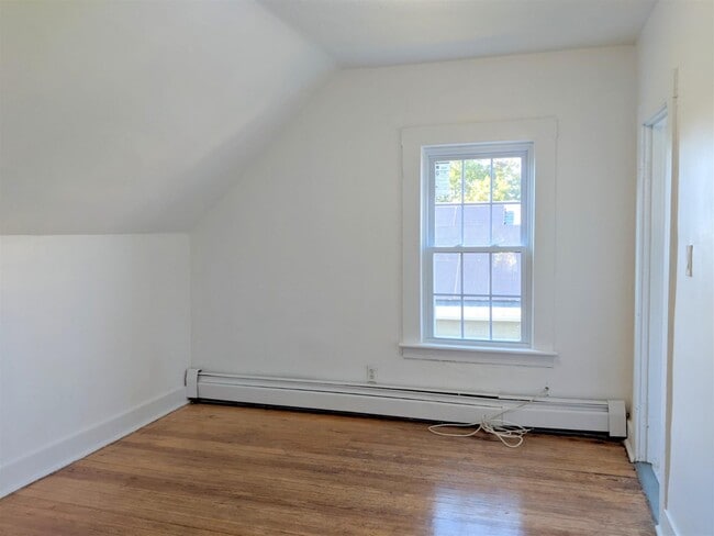 Building Photo - 102 Willow Ave