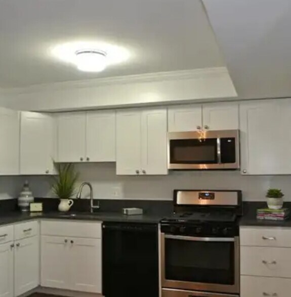 Building Photo - 341 Homeland Southway