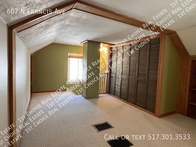 Building Photo - Charming 3-BDR 2-BTH House w/ Garage & Bas...