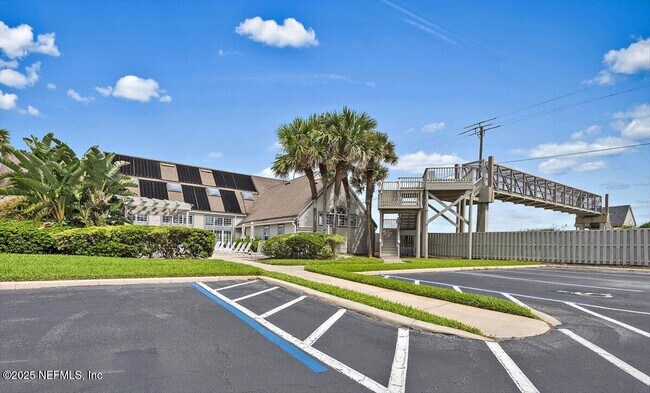 Building Photo - 332 Village Dr