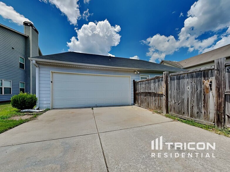 Building Photo - 316 Meadow Vista Ln