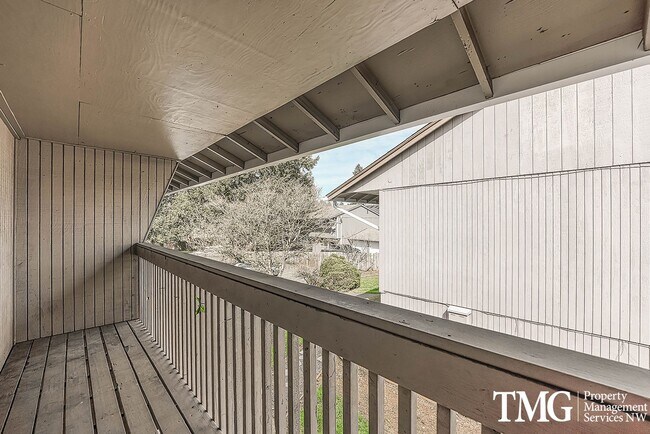 Building Photo - Bright Upper-Level 2 BD with Covered Deck