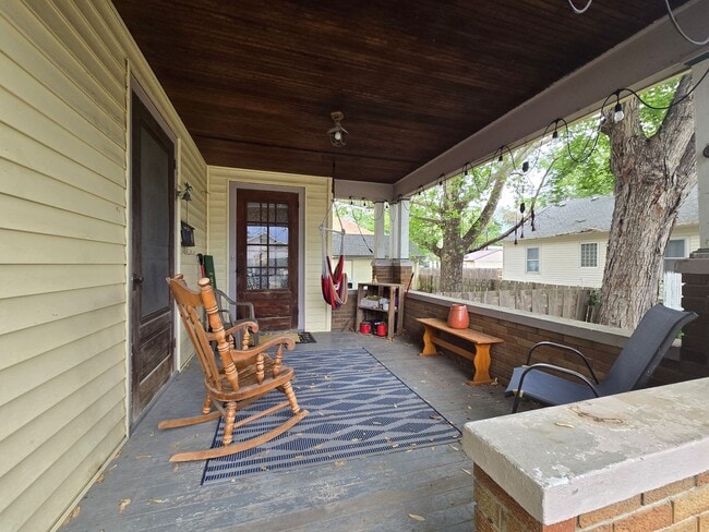 Building Photo - 3 Bedroom with garage and basement