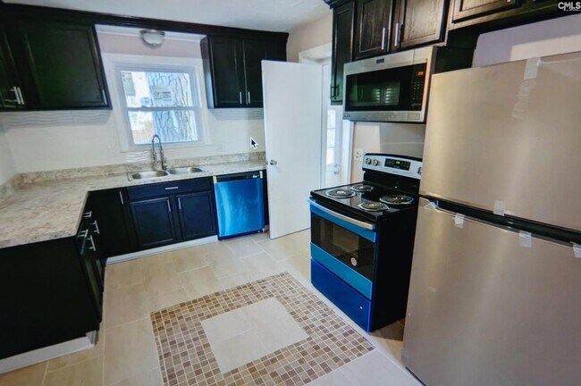 Building Photo - 1204 Omega Dr