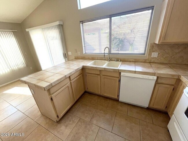 Building Photo - 4148 E Anderson Dr