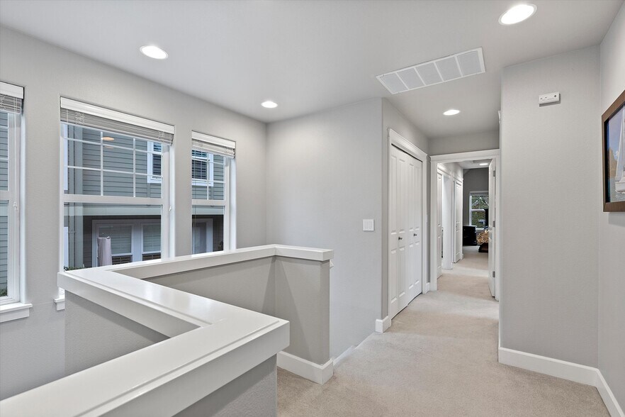 Building Photo - 9826 NW Justus Ln
