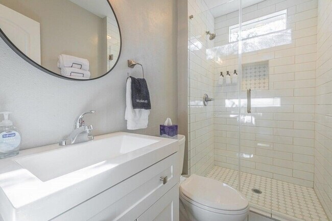 Building Photo - 840 Bobbin Mill Rd