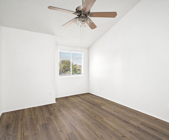 Building Photo - 2111 Holly Hall St