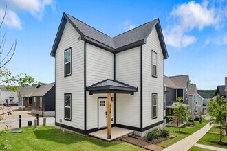 Building Photo - Beautiful and Modern Home!