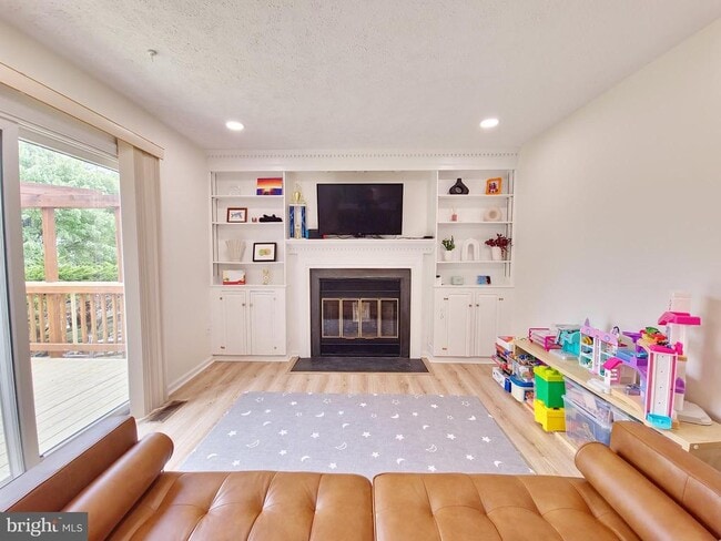 Building Photo - 10917 Outpost Dr