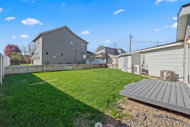 Building Photo - 1001 N Shamrock St