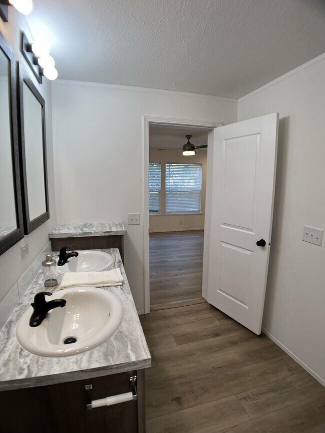 Building Photo - 12710 Granger Ct