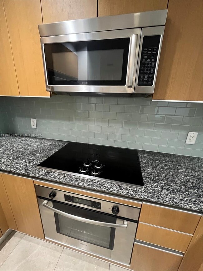 Building Photo - 1050 Brickell Ave