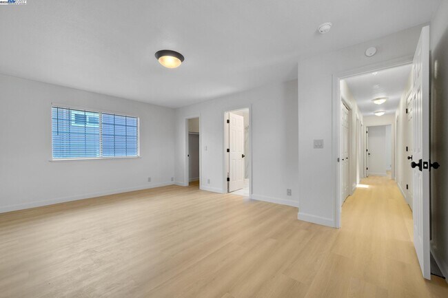 Building Photo - 125 Chestnut Ave