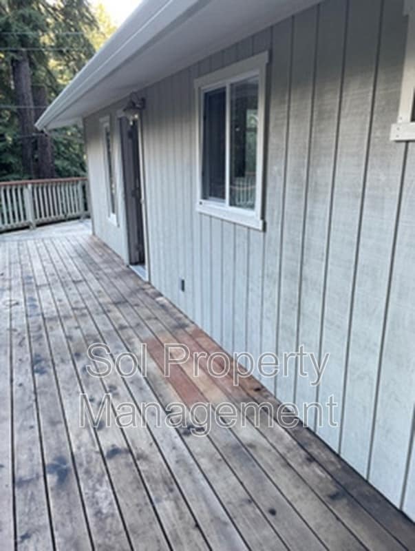 Building Photo - 175 S Redwood Dr