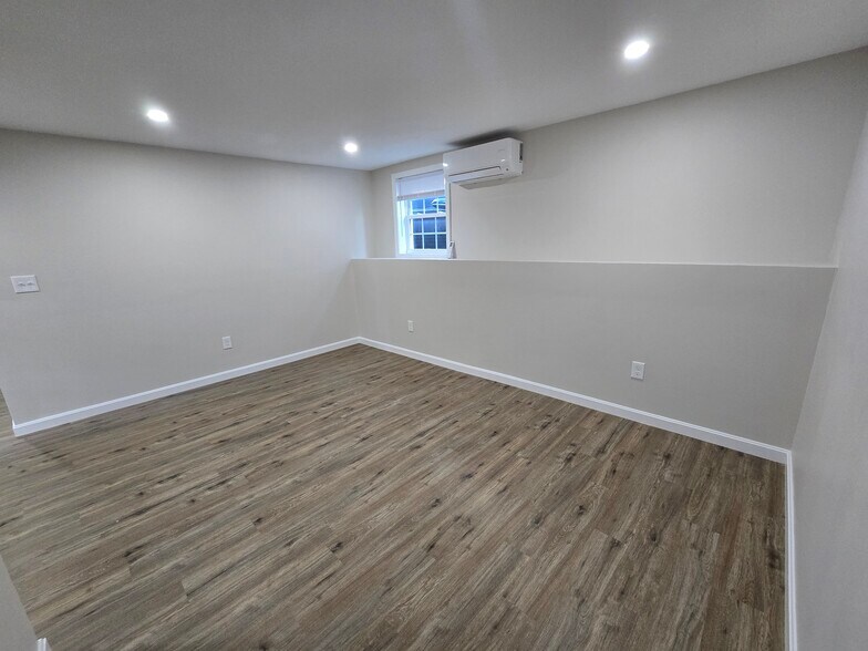 Building Photo - 27 Douglas Ave