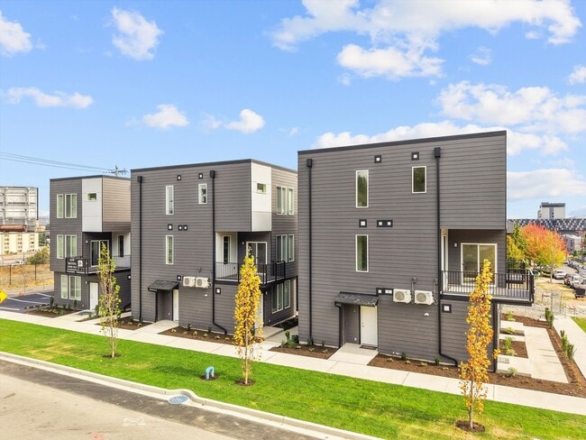 Building Photo - Brand New Construction 1 month free rent!