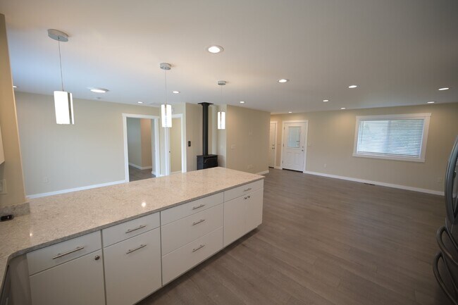 Building Photo - Newer 3 bed 2 bath home in Carlsborg