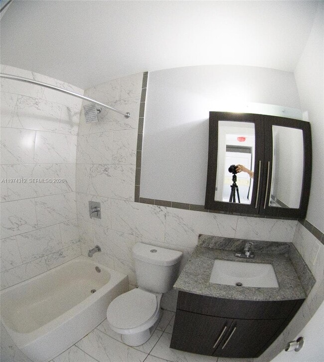 Building Photo - 20825 NE 8th Ct