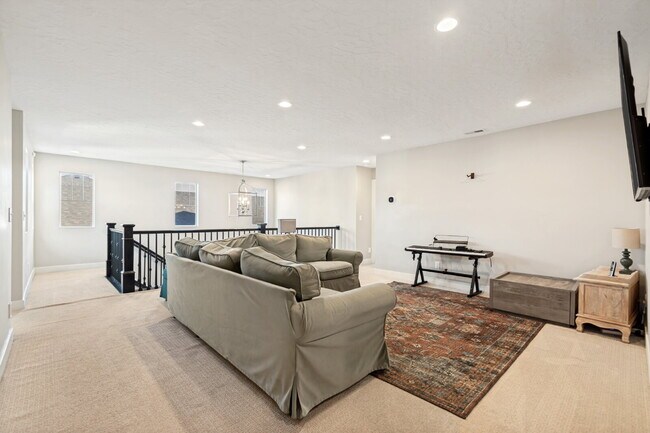 Building Photo - Upscale Home Available in Herriman
