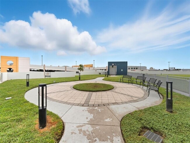 Building Photo - 1209 E Cumberland Ave