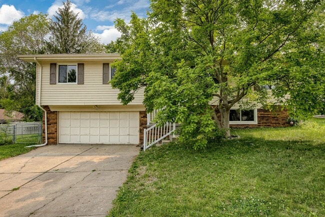 Primary Photo - Adorable home in Heart of Papillion