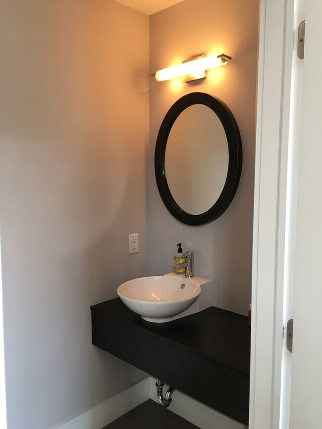 Building Photo - 116 S 20th St