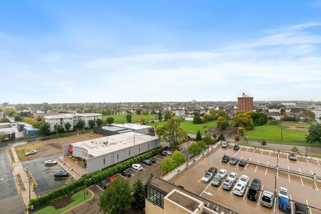 Building Photo - 290 Market St