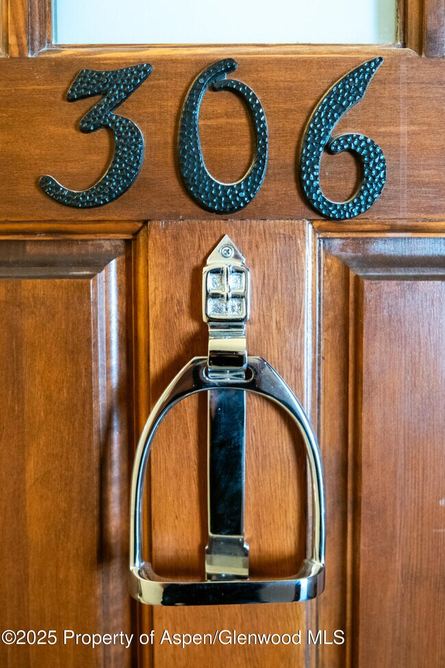 Building Photo - 700 S Monarch St