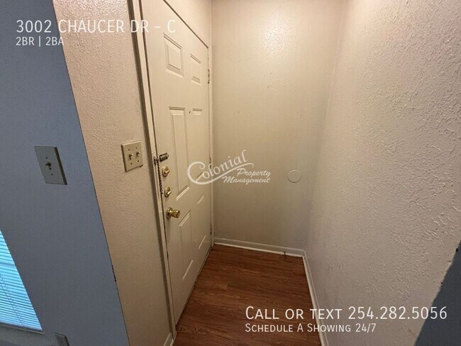 Building Photo - 3002 Chaucer Dr