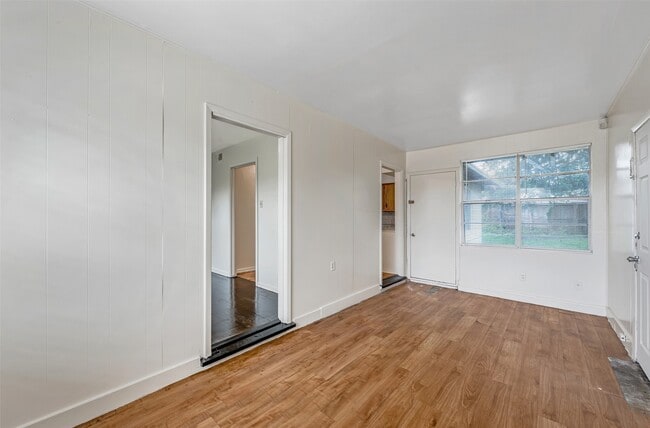 Building Photo - 6114 Doulton Dr