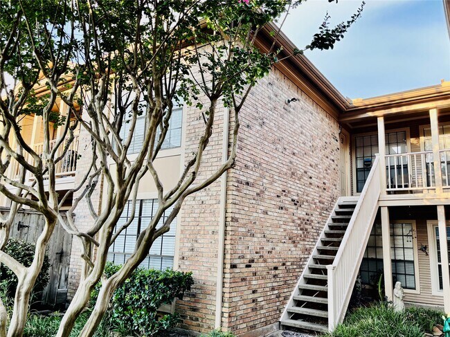 Building Photo - 1311 Antoine Dr