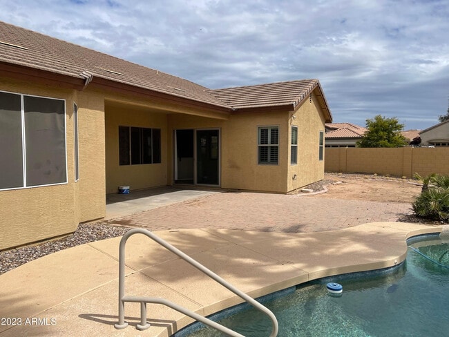 Building Photo - 2619 E Hazeltine Way