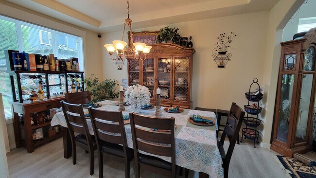 Building Photo - Beautiful 5 Bed/3Ba Single Family Home