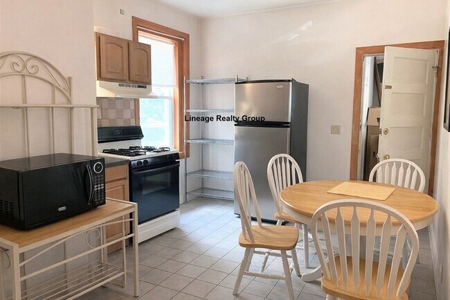 Building Photo - 157 Thorndike St