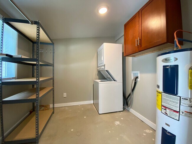 Building Photo - 7255 S Fairfax Rd