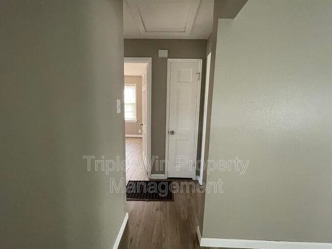 Building Photo - 1901 Eagle Dr