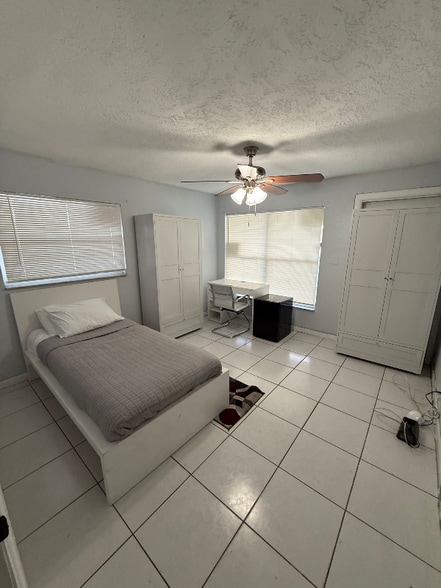 Building Photo - 548 NW 2nd Way