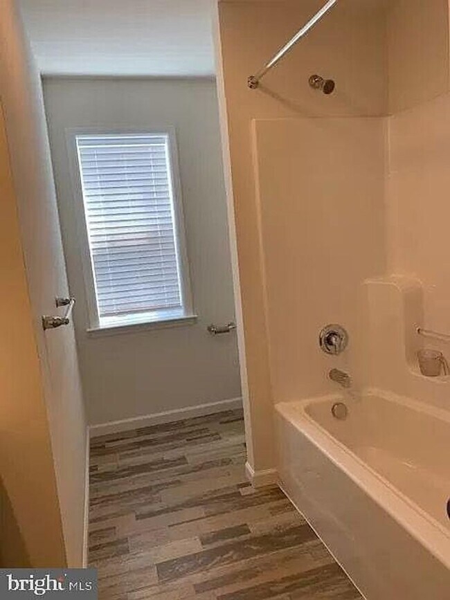 Building Photo - 613 Line Rd