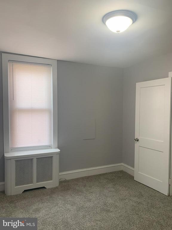 Building Photo - 2982 E Thompson St